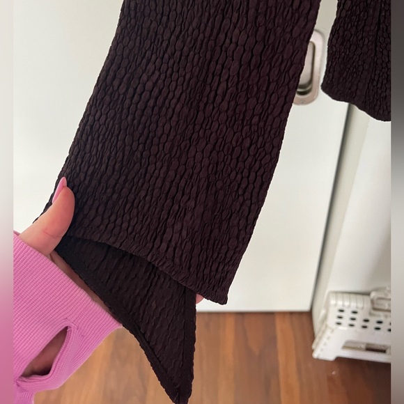 Scanlan Theodore Crepe Textured Eggplant Flared Sleeve Blouse - Picture 3 of 7